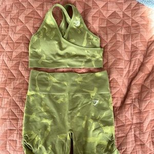 Gymshark Adapt Camo Seamless Set in Griffin Green